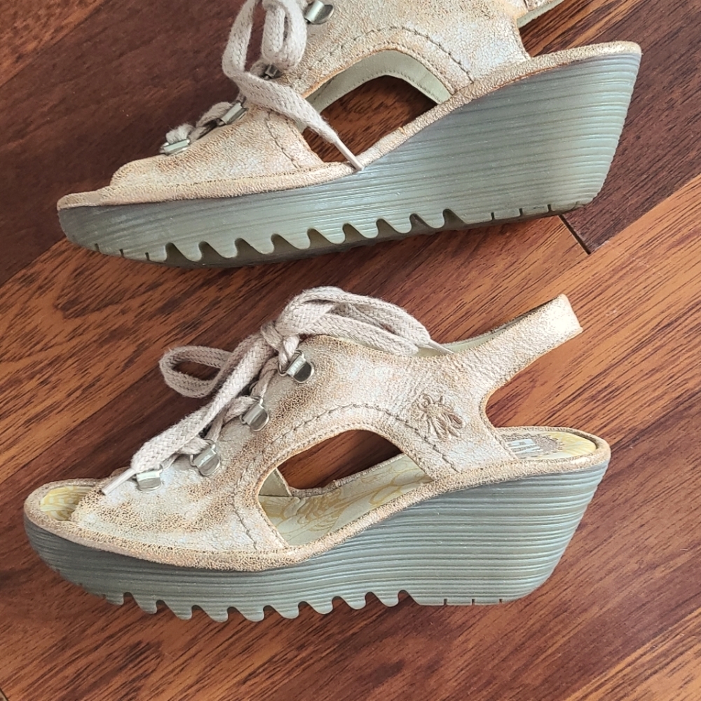 NEW FLY London Flfa sandal sz EU 38